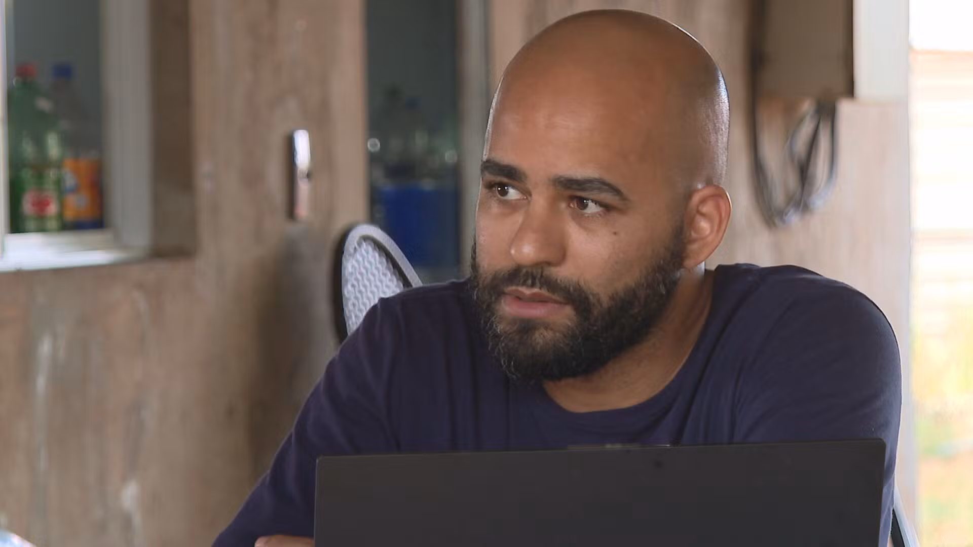 Dez meses após Justiça devolver vaga, candidato 'reprovado' em banca racial no CNU ainda tenta tomar posse