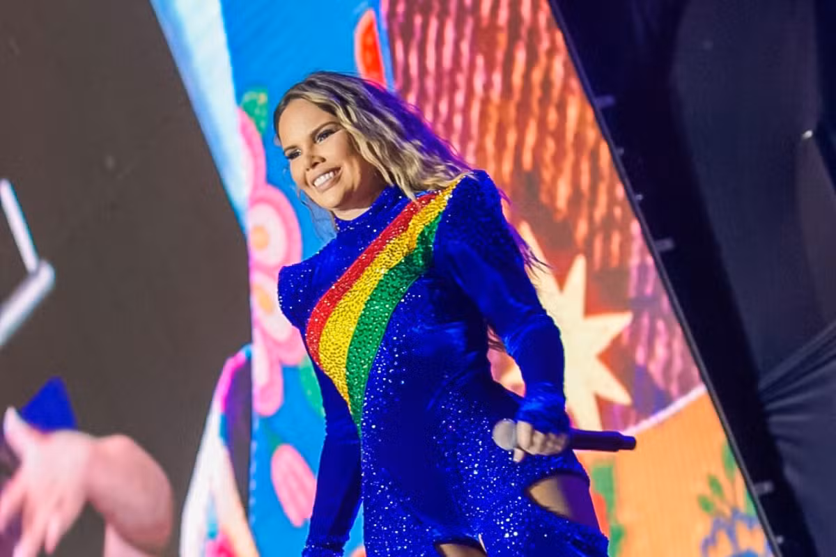 Sâmya Maia cai durante show no São João de Caruaru, se levanta e arranca aplausos do público; VÍDEO
