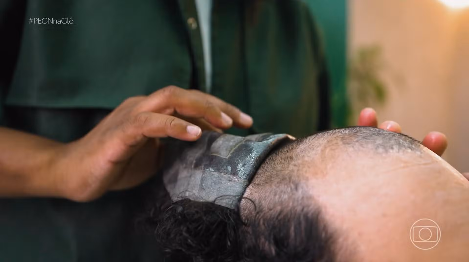 Empreendedor cria próteses capilares para cabelos afros e fatura R$ 250 mil por mês