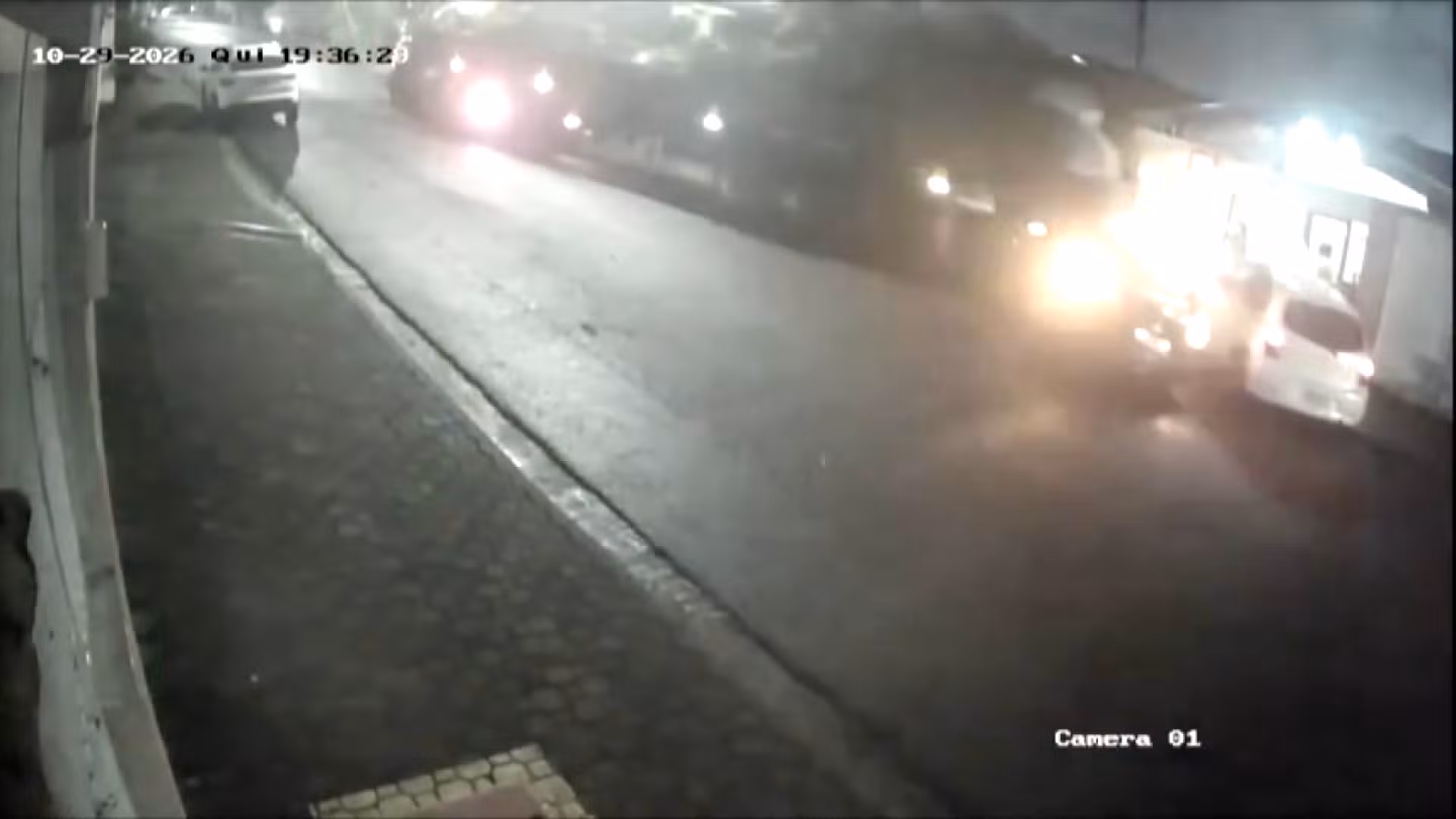 Motorista de carreta desgovernada que atingiu carros e destruiu casa lembra desespero: 'Caí de joelho, comecei a chorar e falar com Deus'
