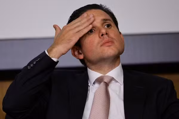 Motta admite viagem em jato de Vorcaro; ex
