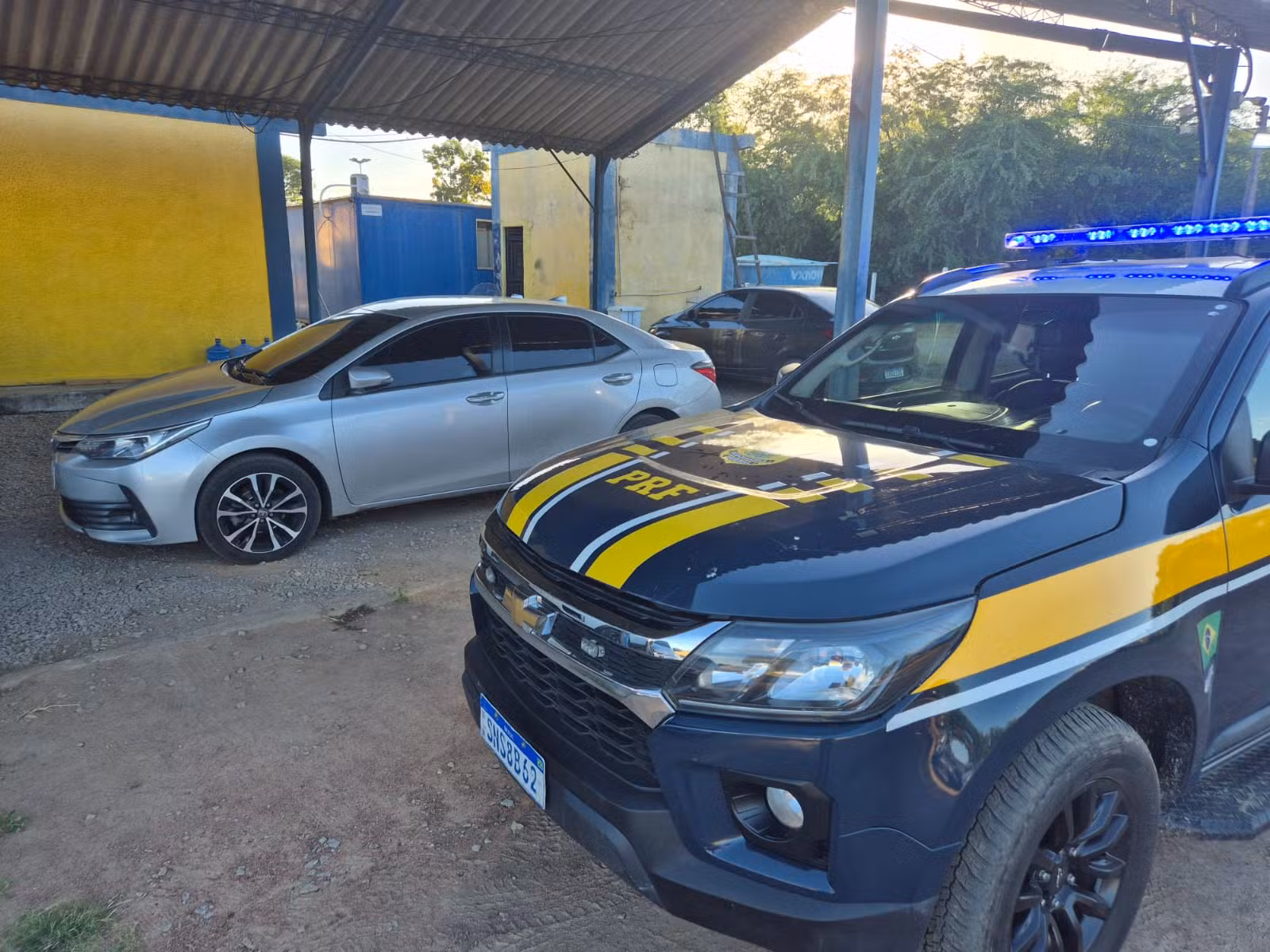 Homem é detido pela PRF com carro roubado na BR