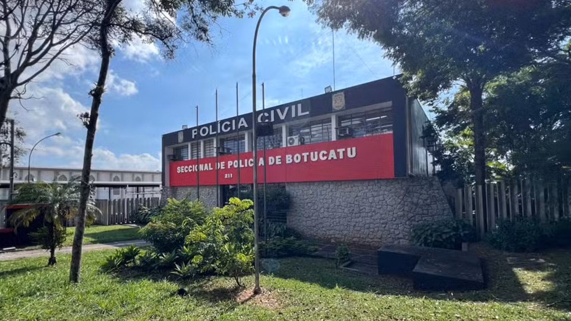 Homem é preso suspeito de invadir casa e agredir casal de idosos durante roubo em São Manuel