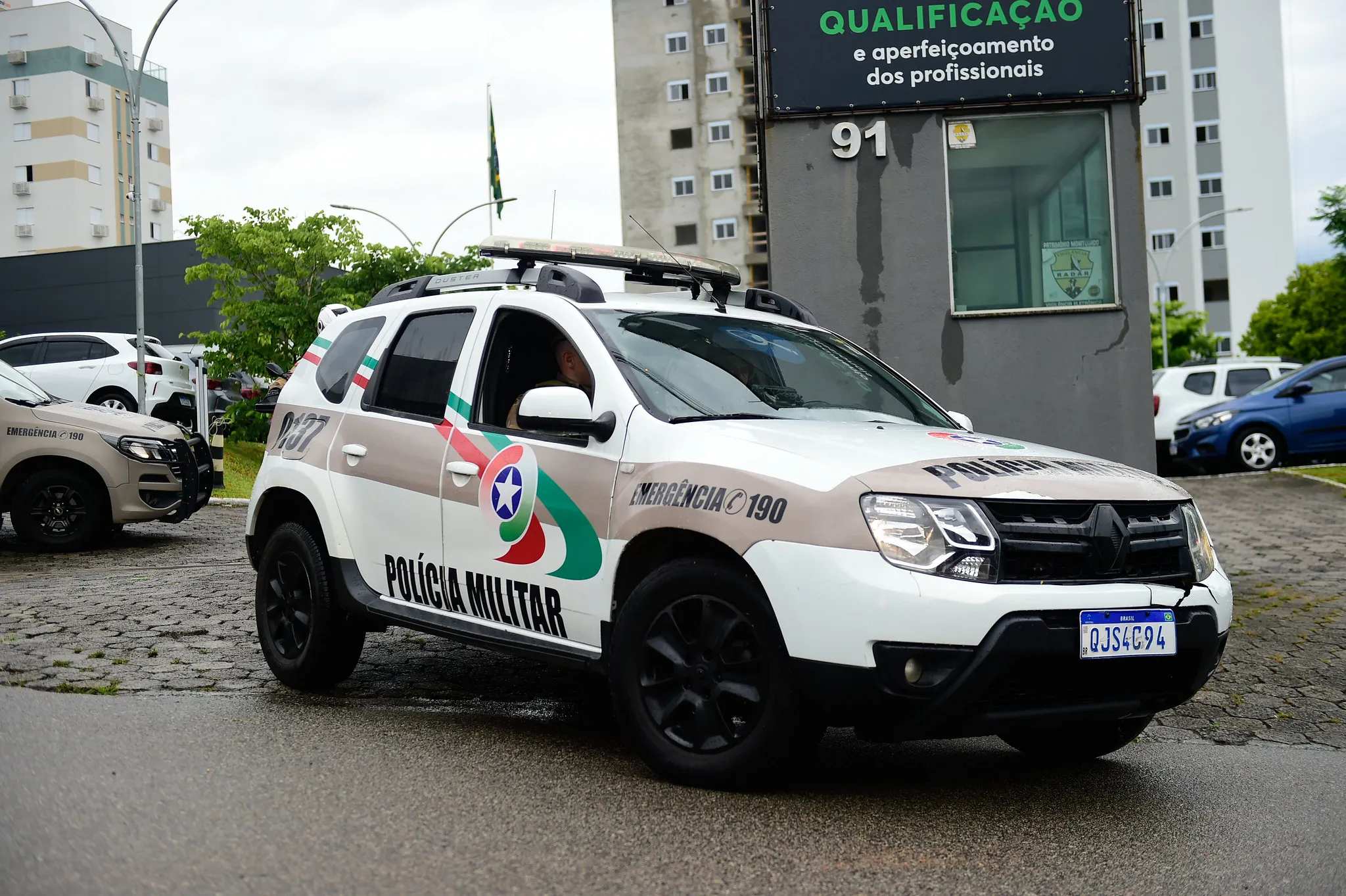 Mulher é morta a tiros pelo ex-companheiro na frente dos filhos no Oeste de SC, diz PM