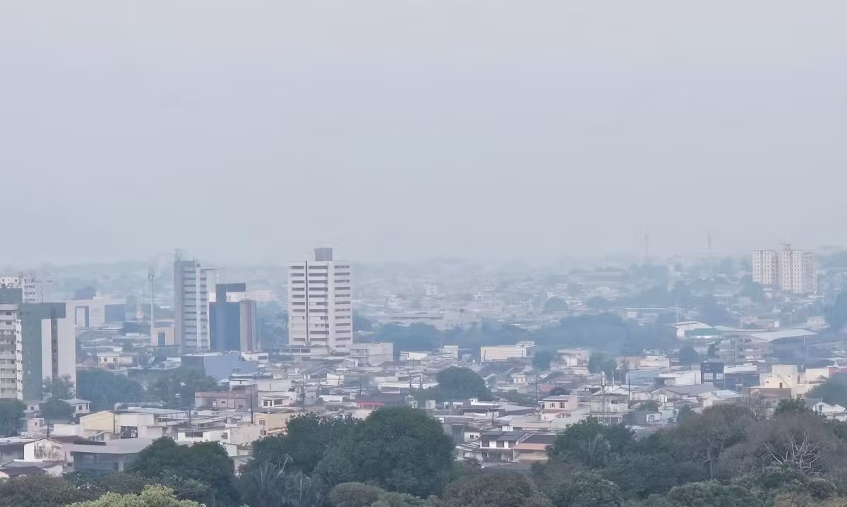 Saiba de onde pode estar vindo a fumaça que encobre Manaus
