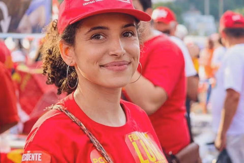 PCO lança Izadora Dias como candidata ao governo de SP