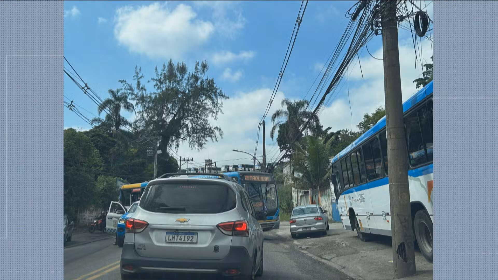 Operação da PM na Gardênia Azul tem presos, ônibus usados como barricadas e afeta 18 linhas de ônibus