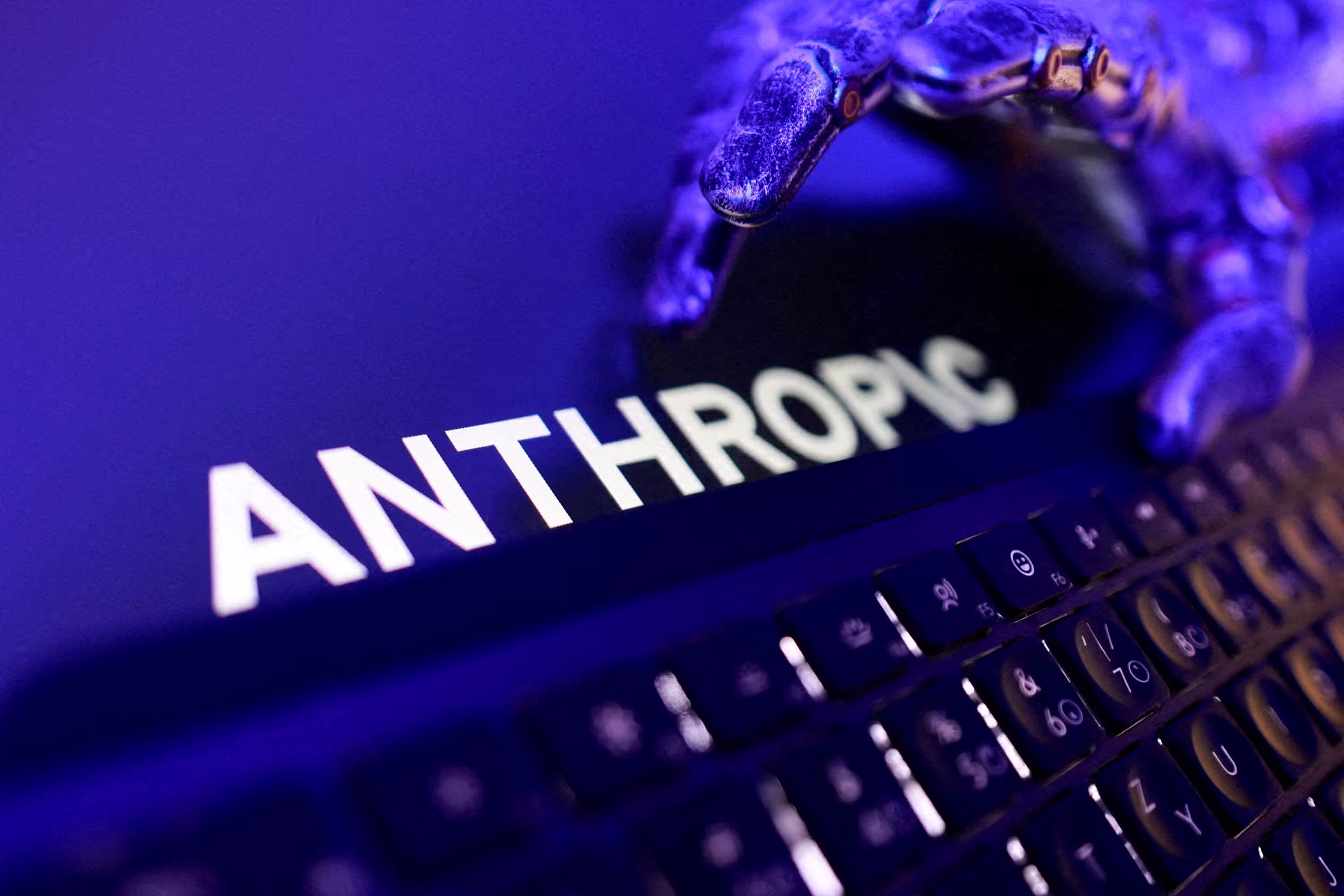 EUA suspendem restrições, e Anthropic libera acesso global a modelos avançados de IA
