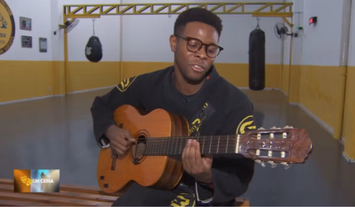 Cover de Gilberto Gil: ator e morador de Campinas usa esporte como preparo para papel em espetáculo musical