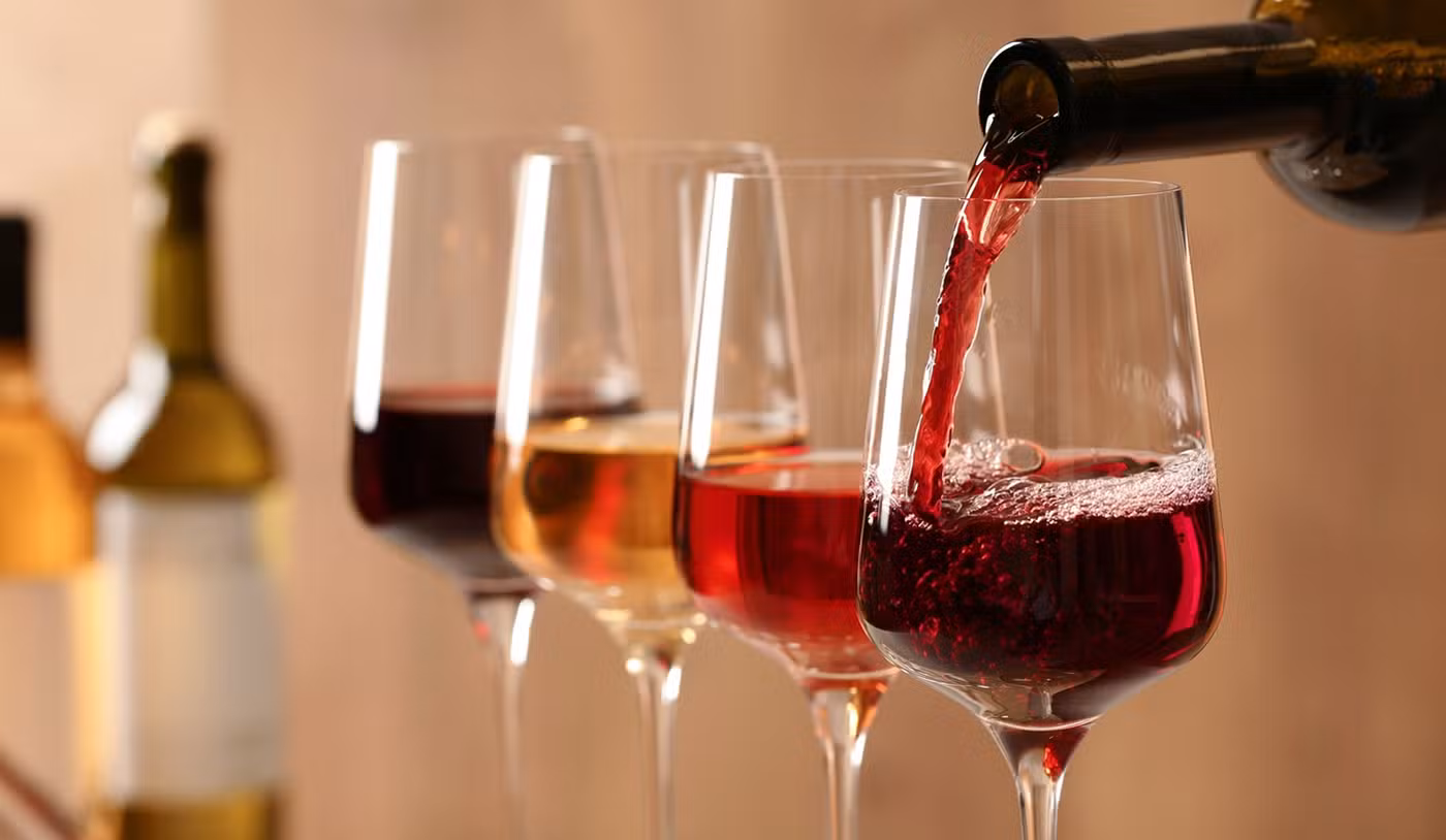 Qual é a diferença entre vinho tinto e branco?