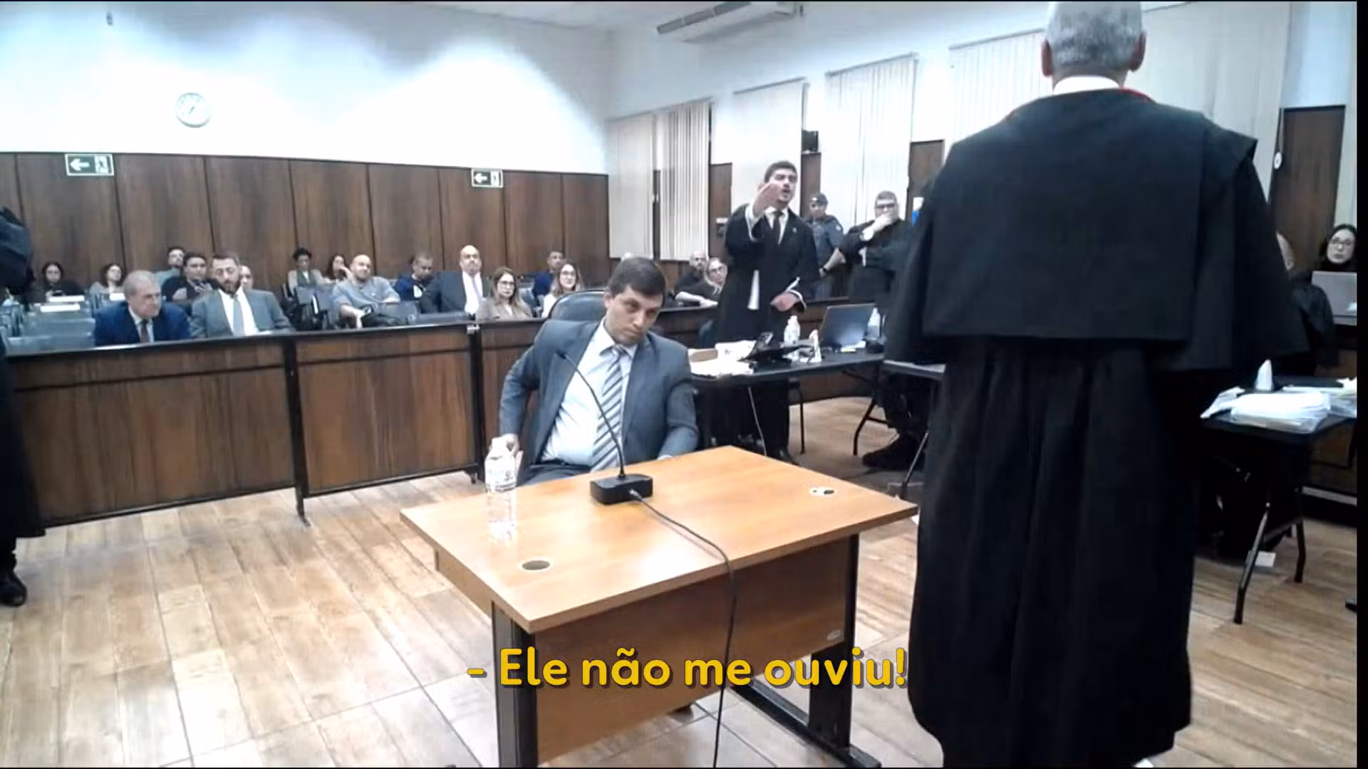 Vídeos mostram bate-boca no julgamento de PMs acusados de matar delator do PCC