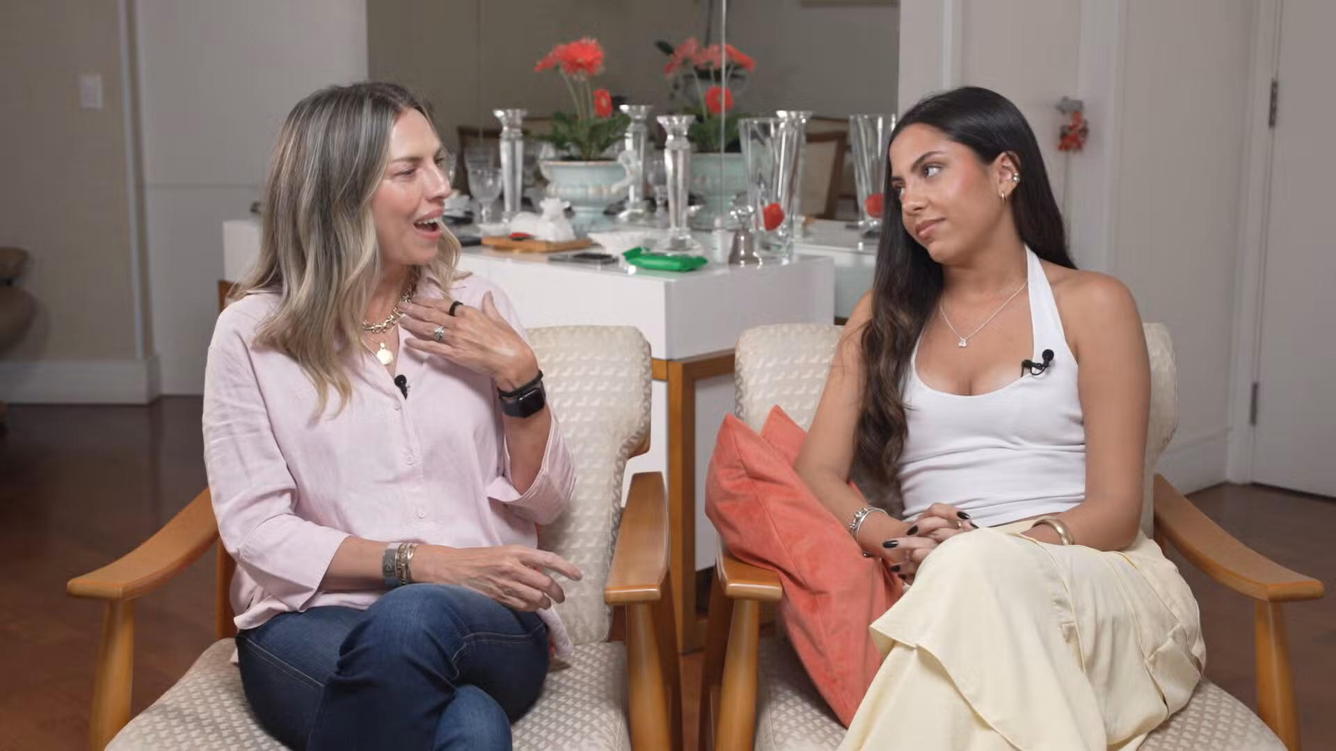 Por que os jovens pensam tão diferente dos pais? Especialistas explicam