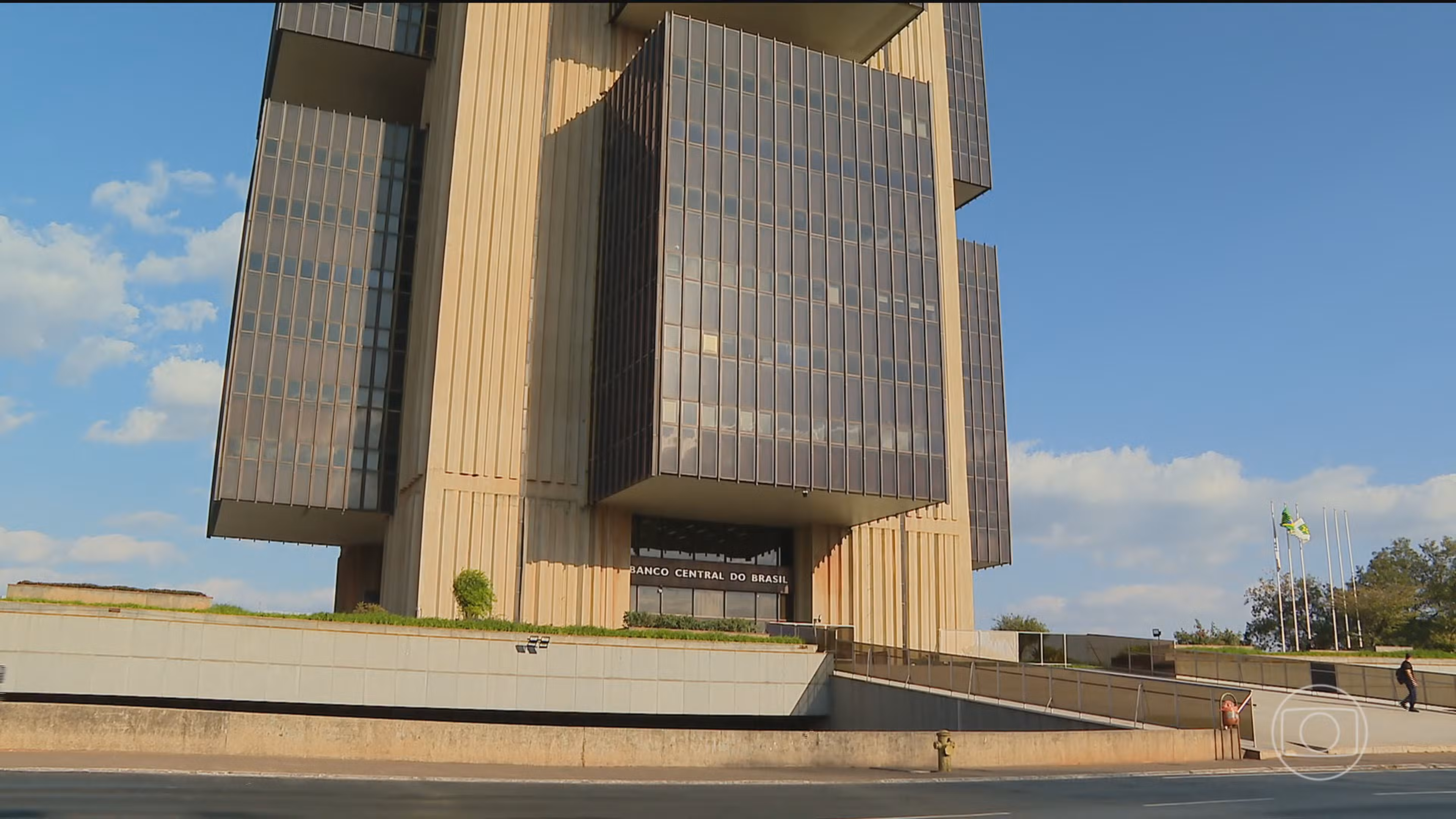 Banco Central admite inflação acima da meta, mas diz que 'melhores práticas' recomendam não reagir a choques de oferta