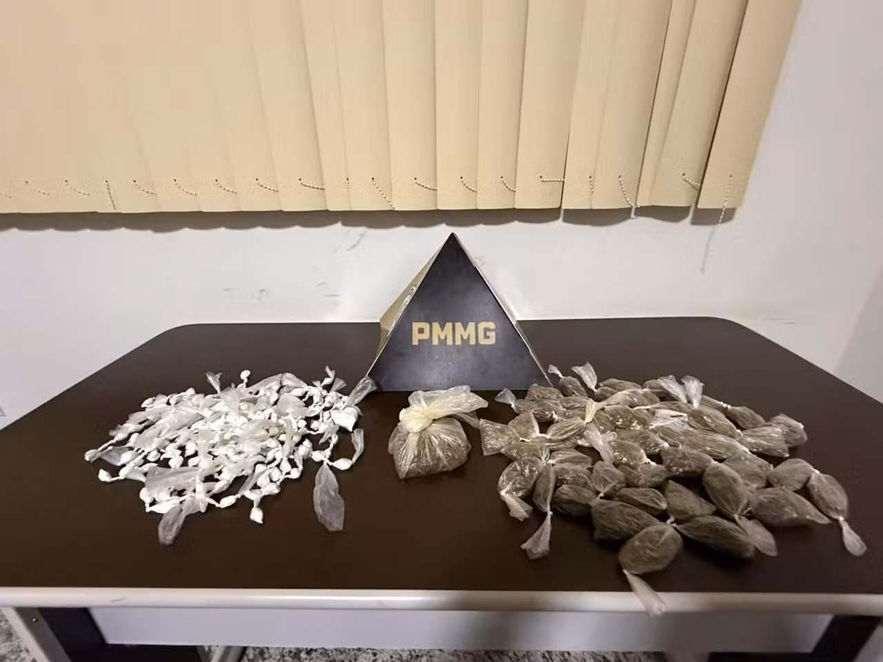 PM intercepta carro com drogas e três pessoas são detidas em Conselheiro Pena