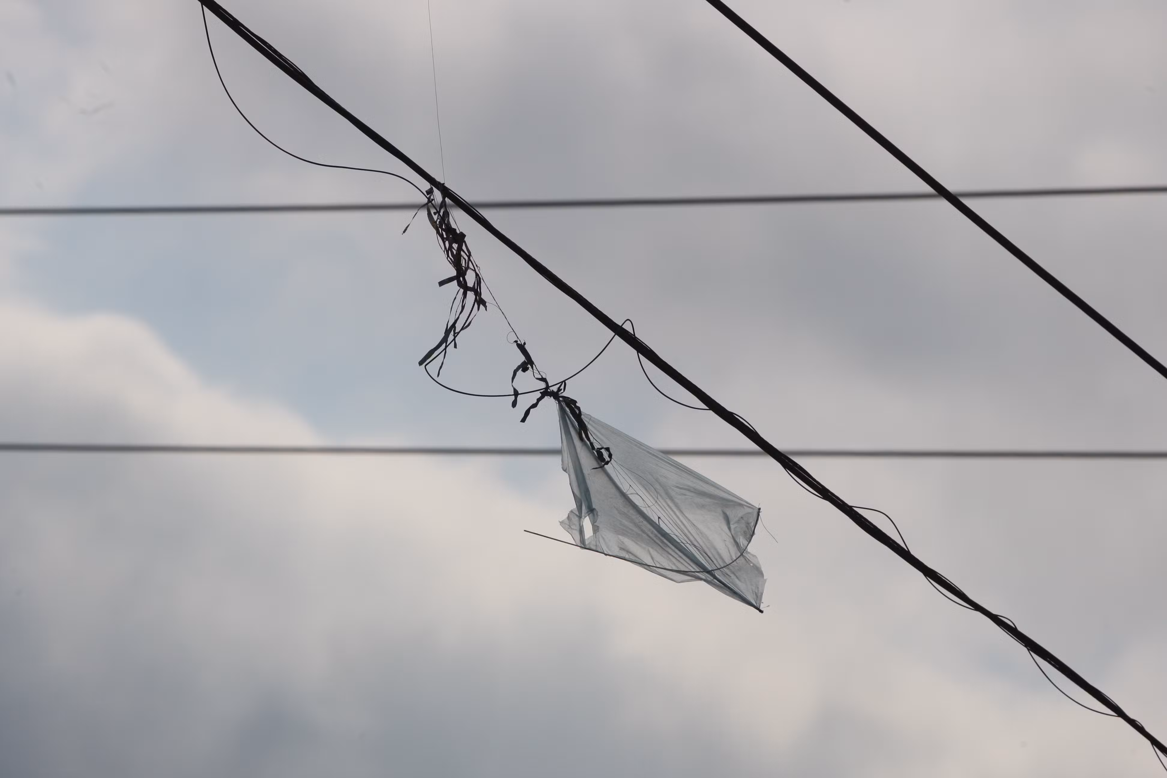 Quedas de energia por pipas com cerol aumentam no litoral de SP