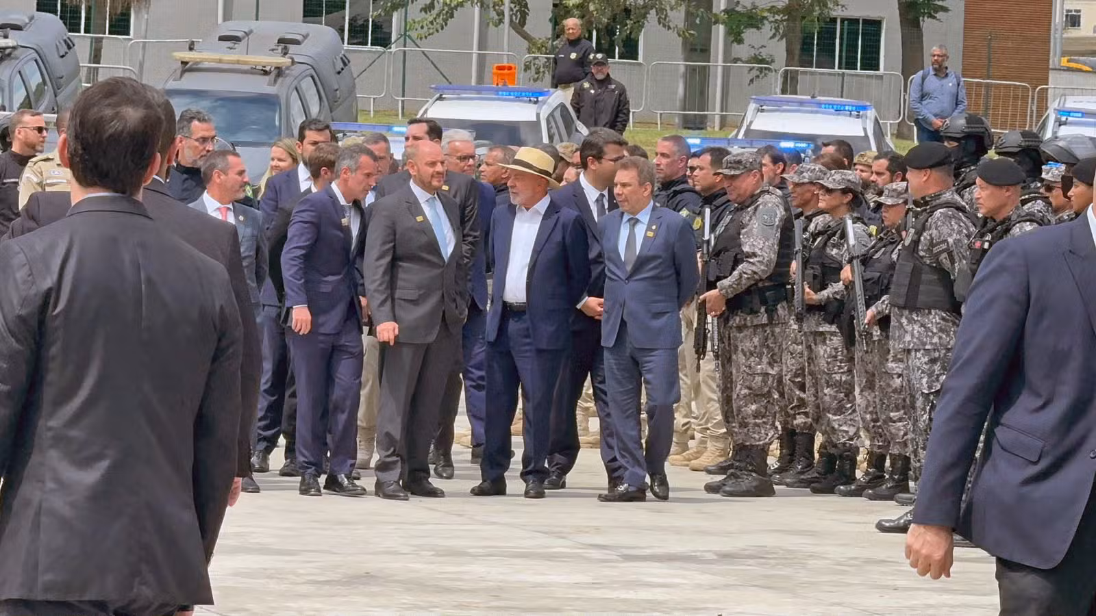 Lula anuncia força-tarefa para combater roubo de cargas nas rodovias federais do RJ