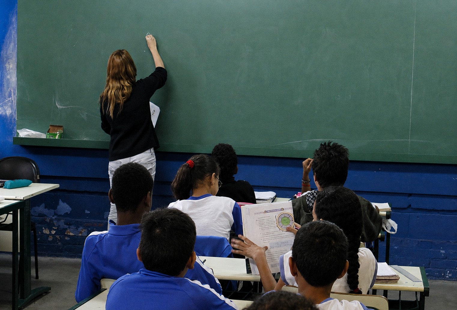 Ranking da educação: Brasil segue nas últimas posições no Pisa 2025 e fica atrás de seis vizinhos latino