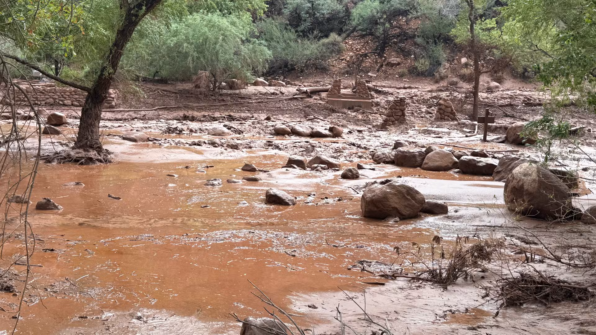 Enchente atinge Grand Canyon, nos EUA; ao menos 1 pessoa morreu e 15 estão desaparecidas