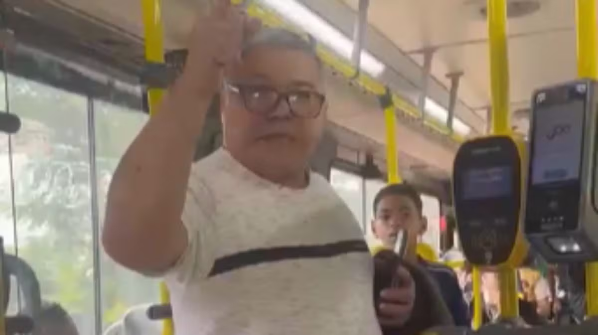 Passageiro é expulso de ônibus no Rio após ofensas racistas a motorista: 'Preta que depende de cotas'