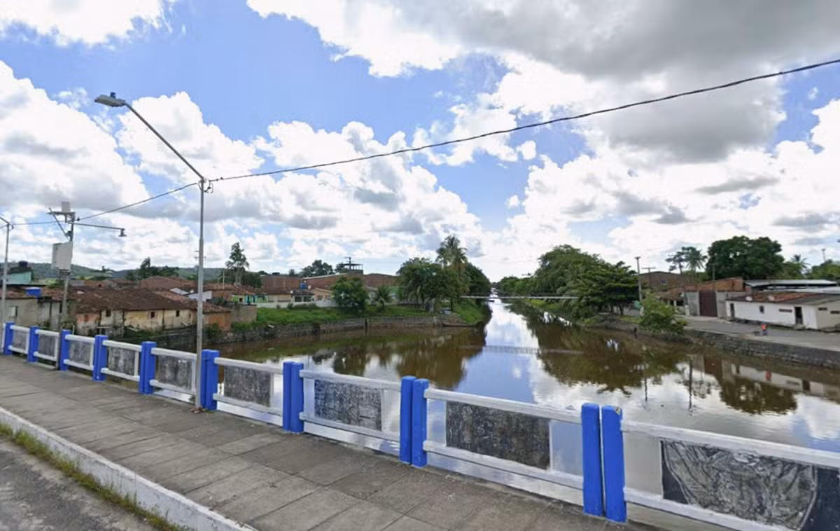 Corpo de bebê é encontrado boiando em canal em Goiana; polícia investiga morte
