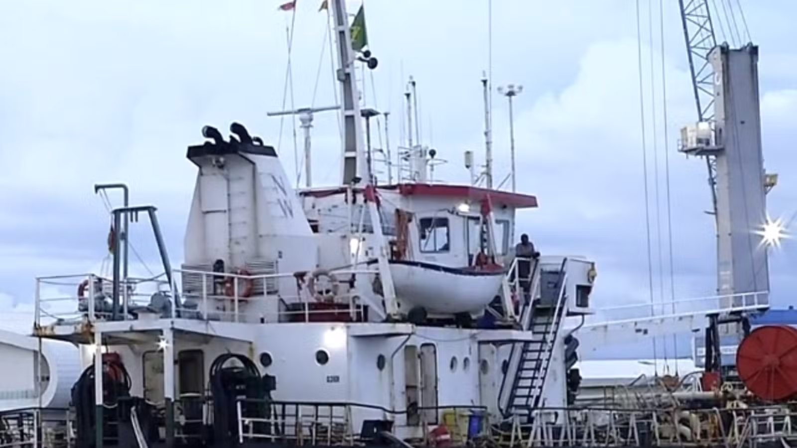 Navio africano segue atracado com tripulantes no Ceará há 3 meses após resgate em alto