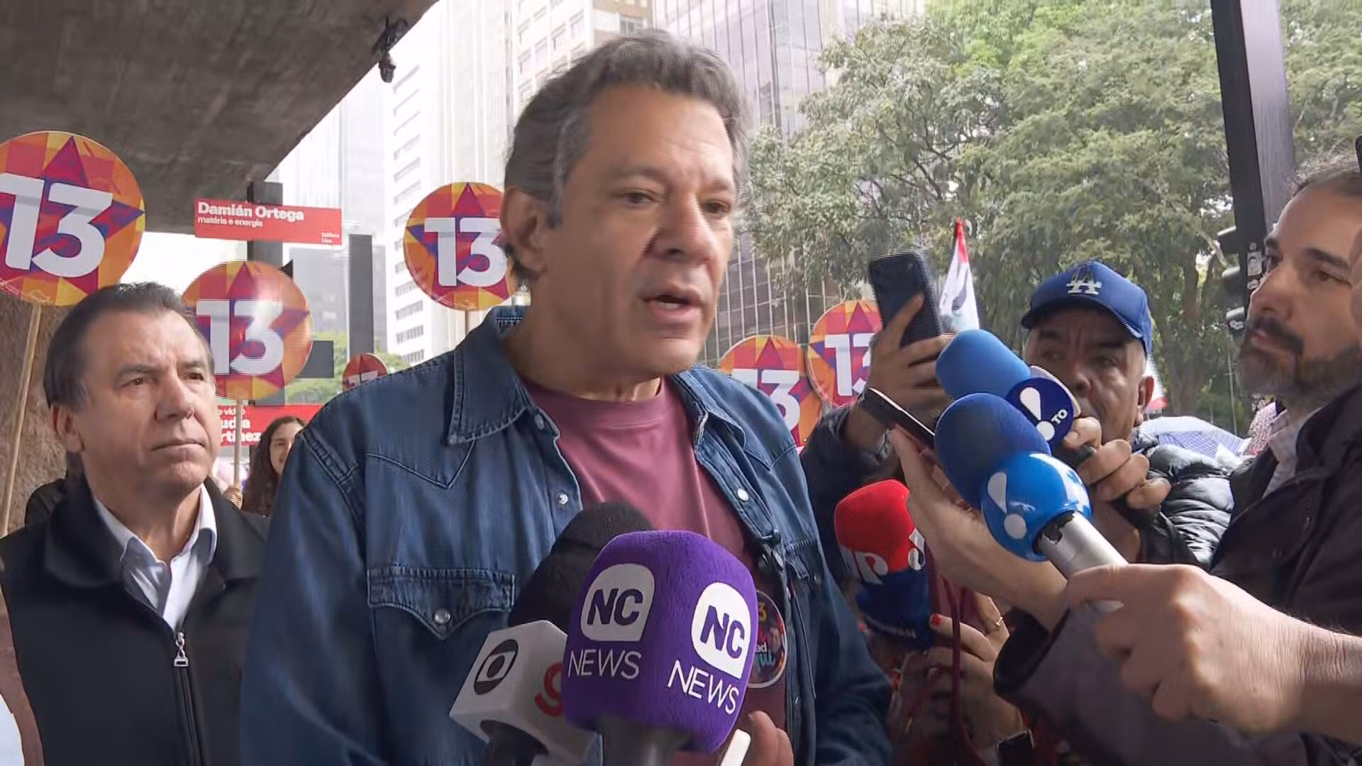 Em ato na Paulista, Haddad pede quebra de todos os sigilos do caso Master: 'Passar o país a limpo'