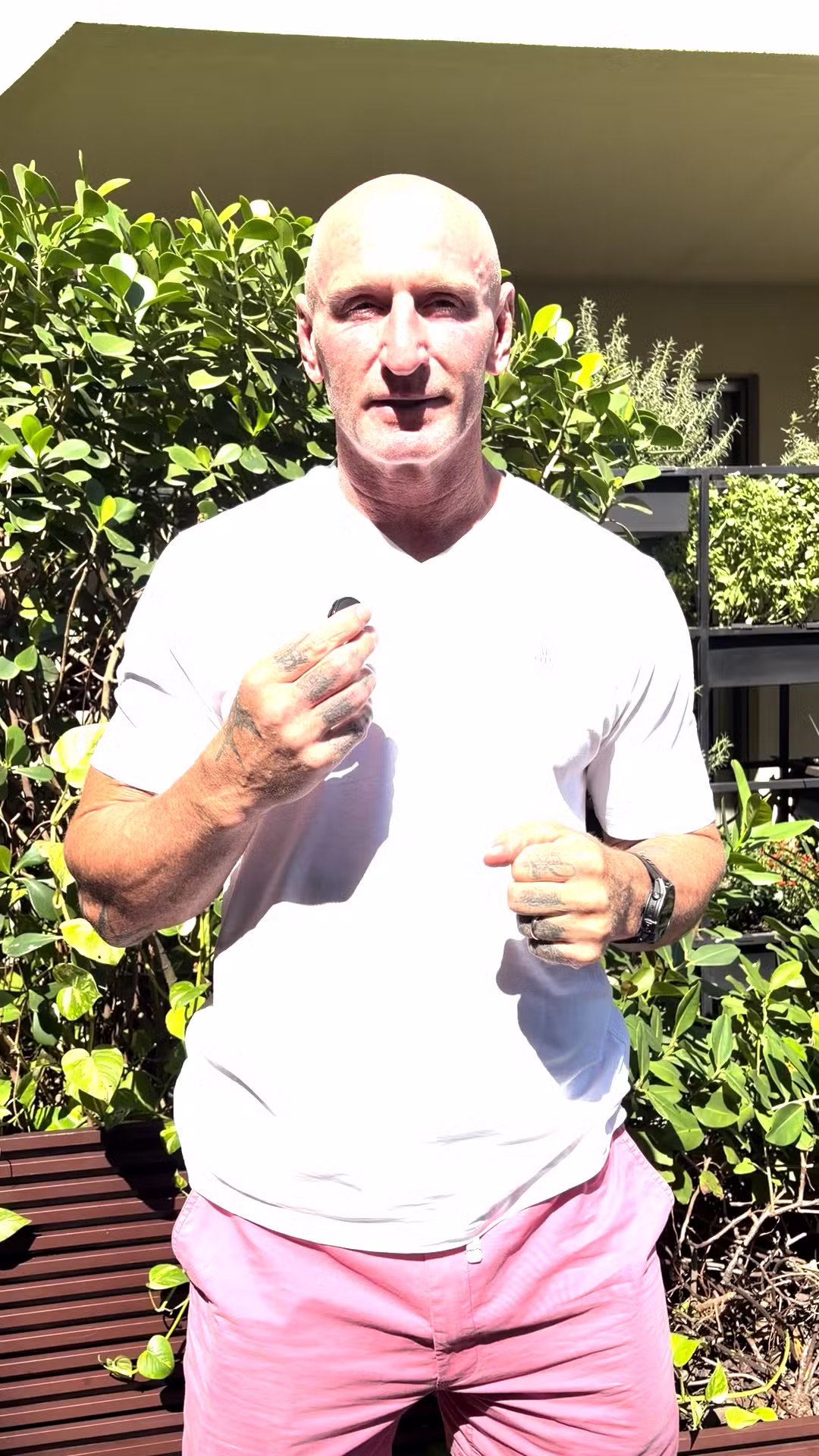 'Escalo montanhas, corro maratonas e participo de provas de Ironman', diz ex-jogador de rugby e ativista Gareth Thomas que vive com o HIV