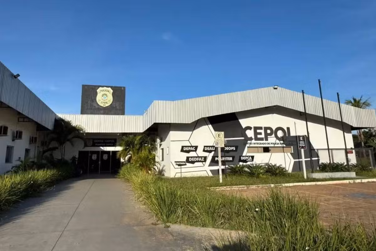 Bebê de 3 meses é internada com parada cardiorrespiratória e pais são presos por suspeita de maus