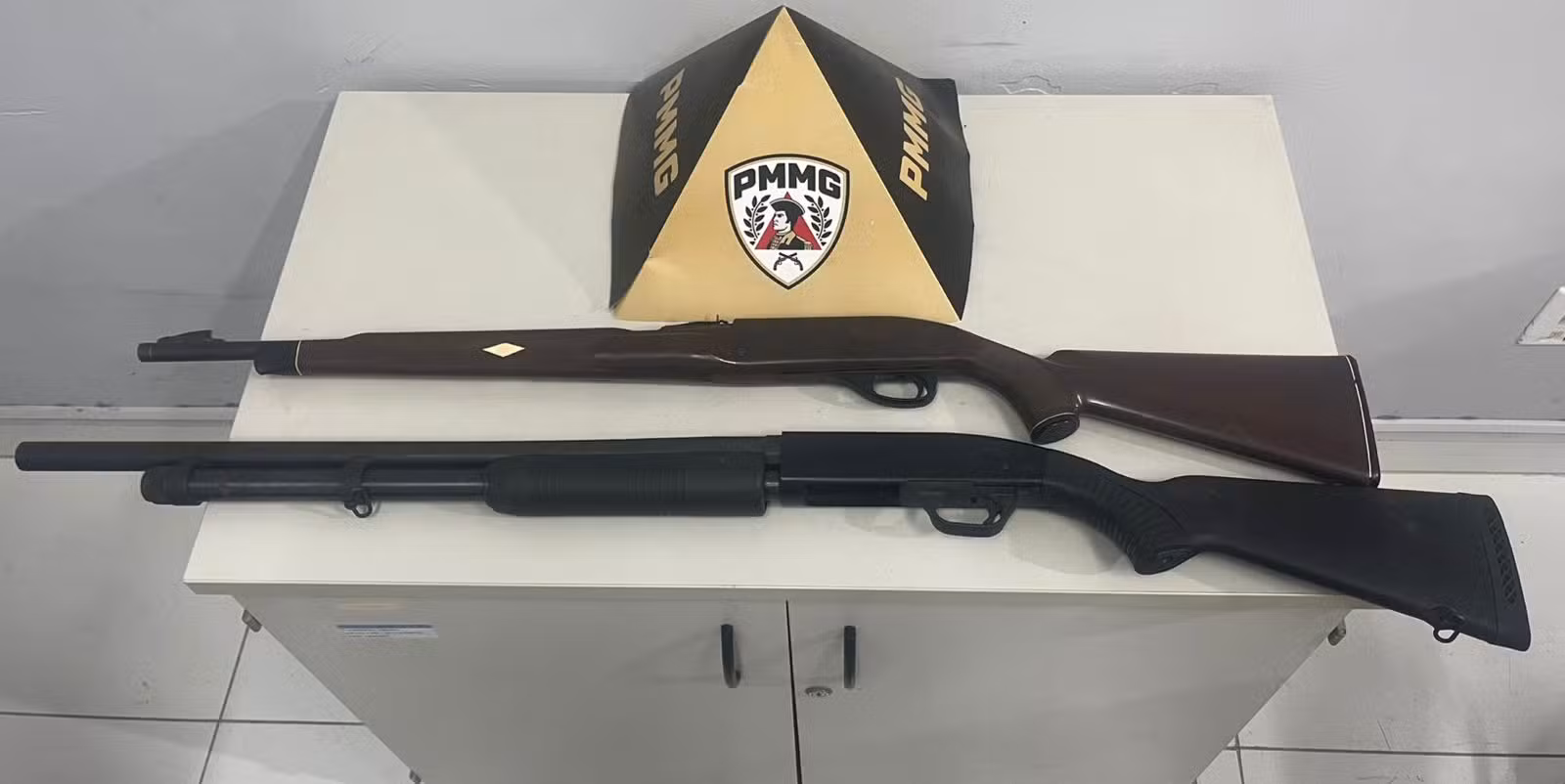Dois jovens são presos com armas escondidas em carrinho de mão em Governador Valadares