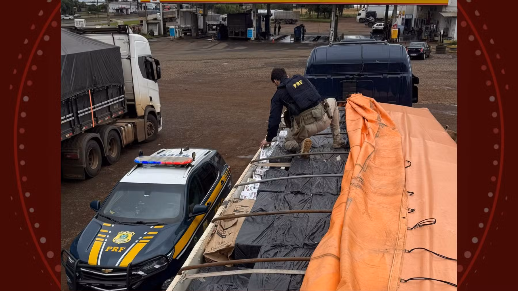 Caminhoneiro mente sobre pane mecânica e carreta vazia, e polícia descobre 200 mil maços de cigarros contrabandeados, no Paraná
