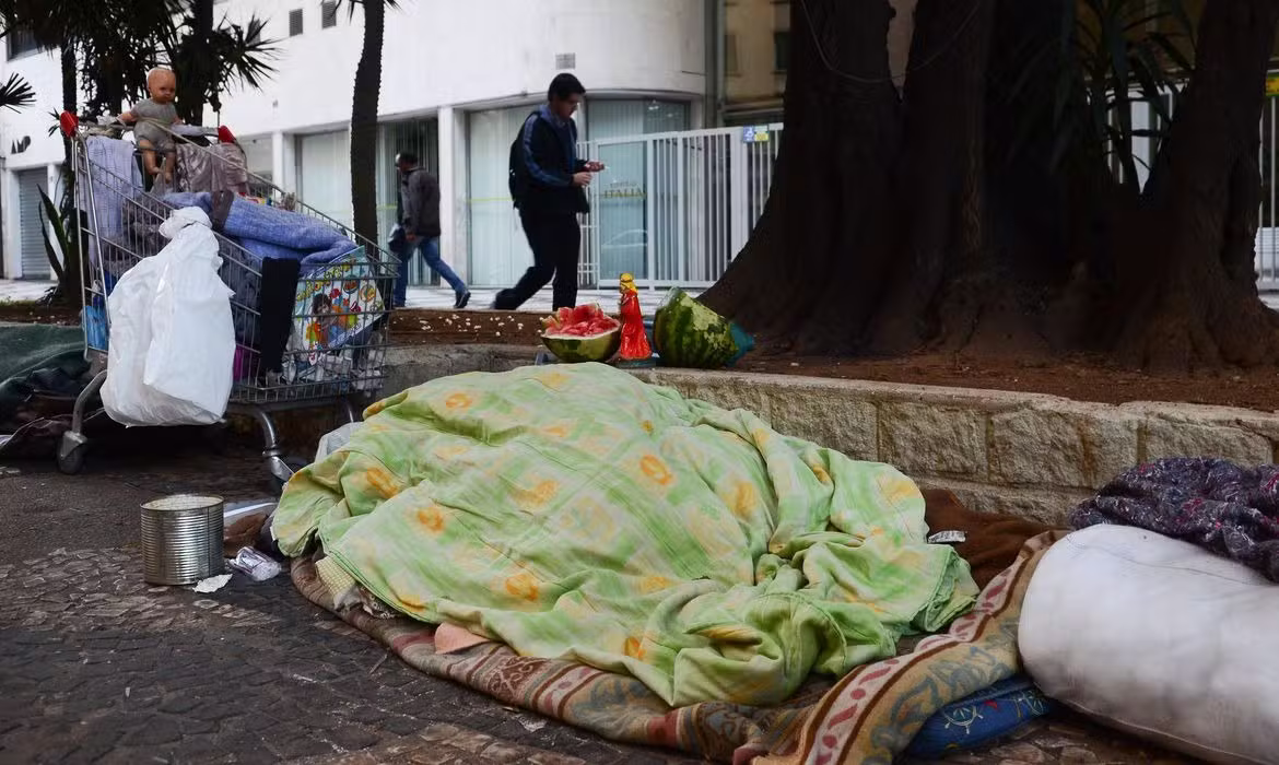 Sob críticas, Câmara do DF aprova regras de internação involuntária para pessoas em situação de rua
