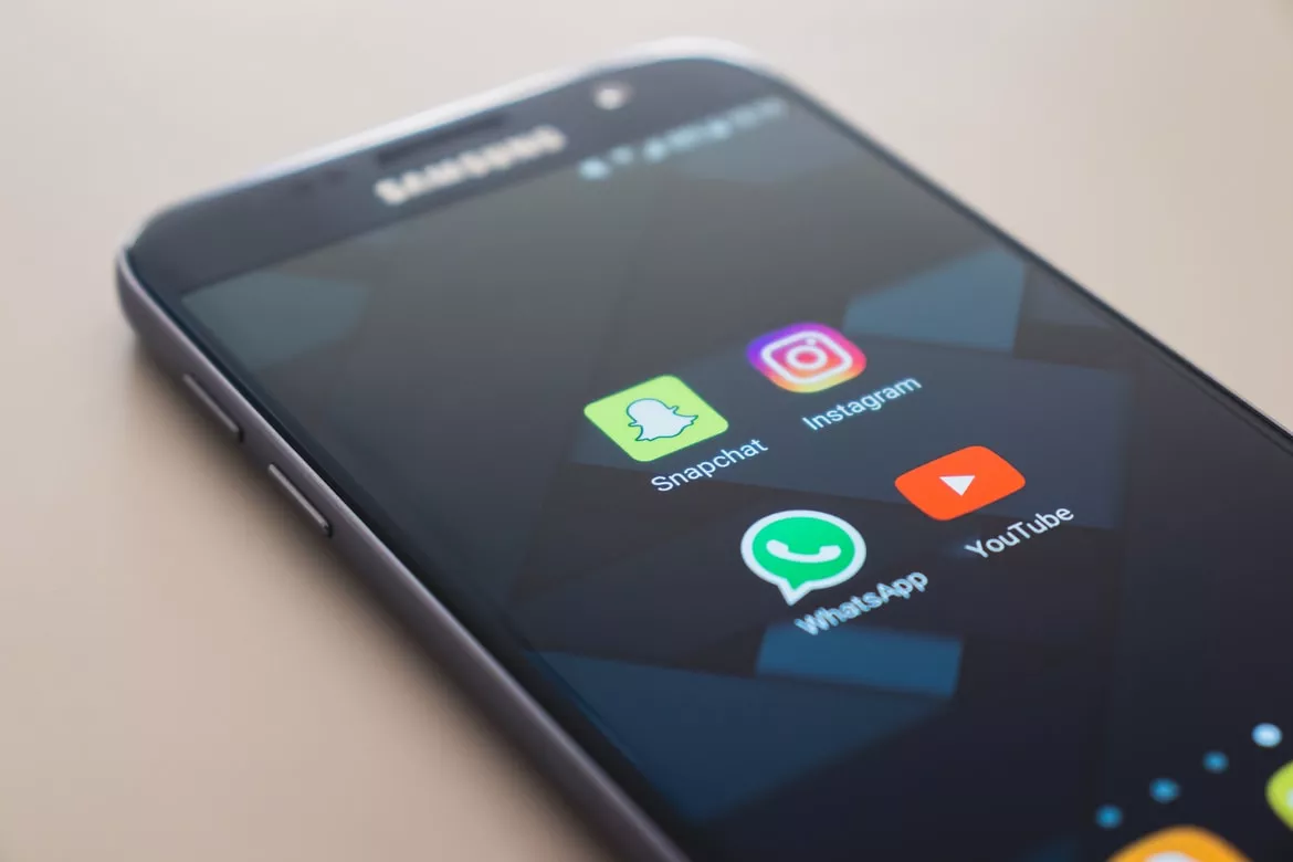 Emirados serão o primeiro país árabe a proibir redes sociais para menores de 15 anos