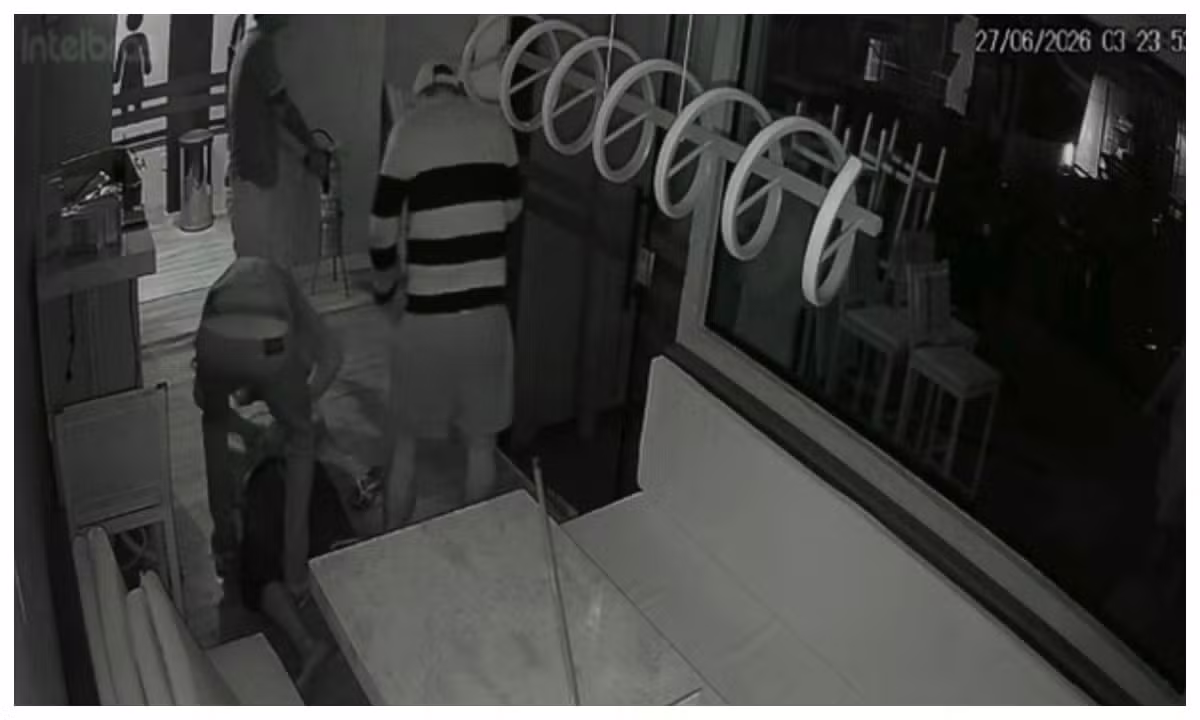 Vídeo mostra vigilante sendo amarrado durante assalto a estabelecimento em Manaus
