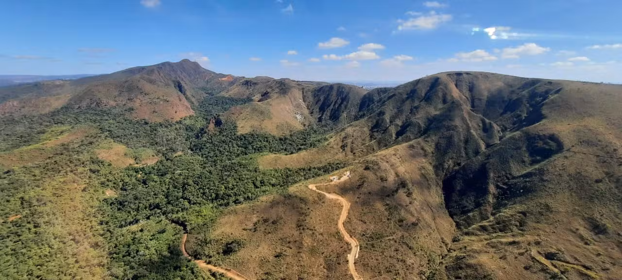 Justiça exige aval do Ibama para supressão de vegetação em complexo minerário na Serra do Curral
