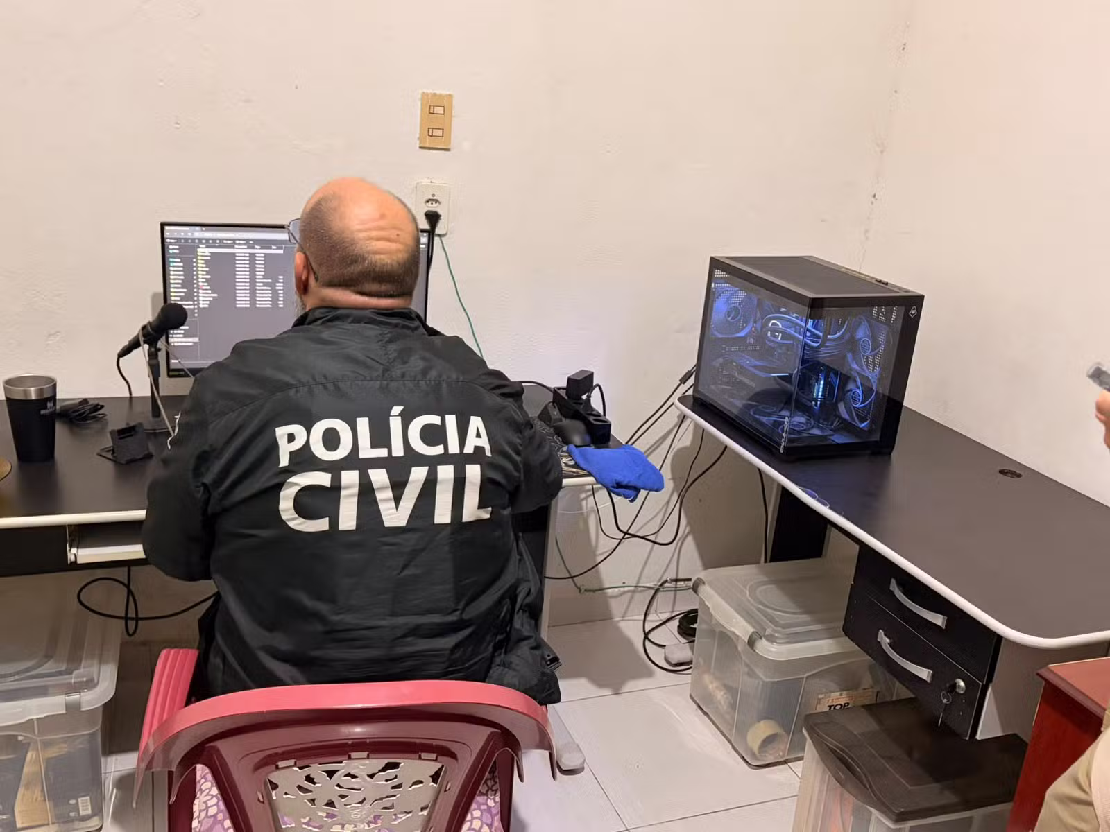 Homem é preso suspeito de armazenar arquivos de exploração sexual infantil, na Grande João Pessoa