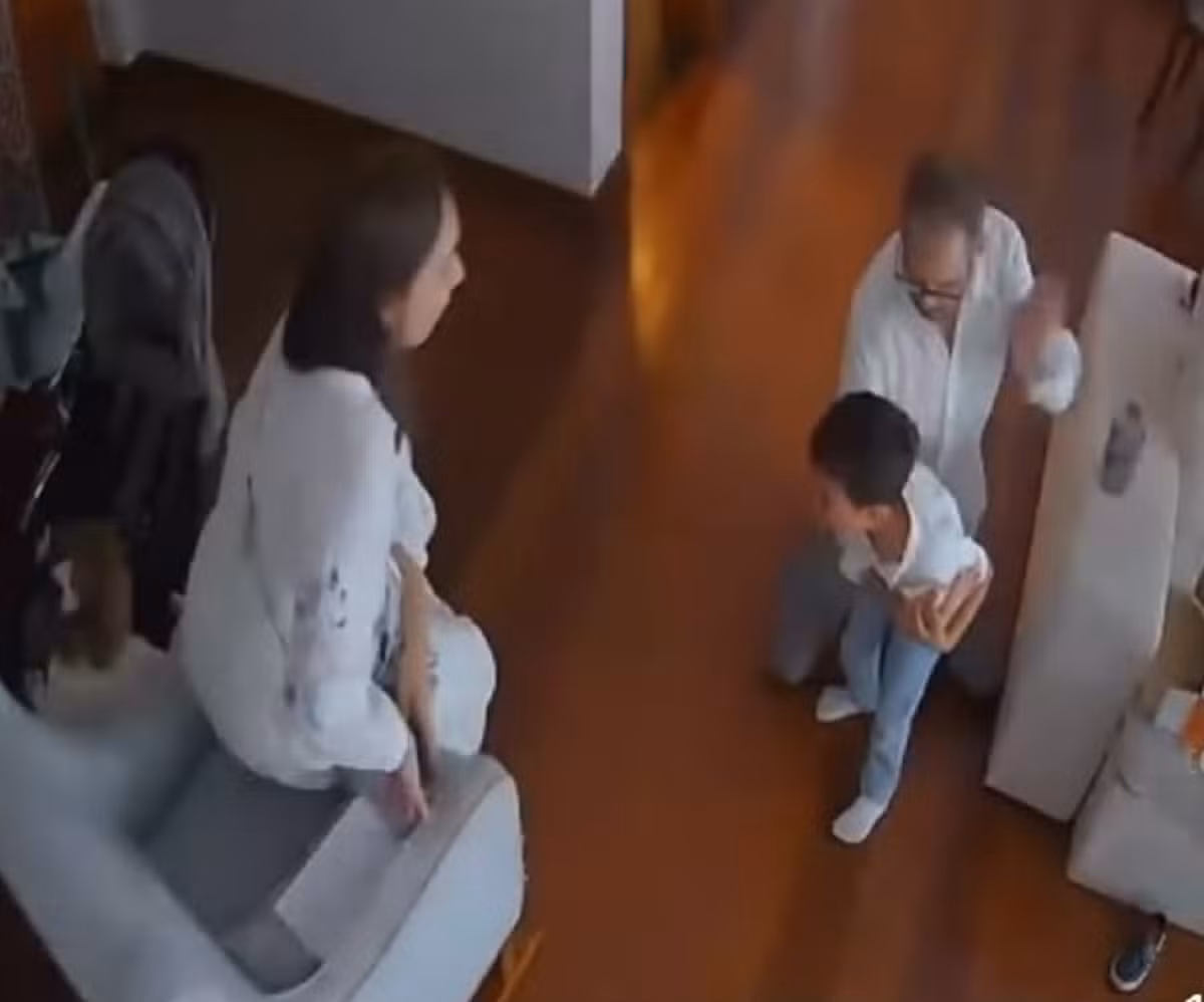 Médico que salvou filho de 4 anos após menino engasgar com bolinha de isopor relata tensão: 'Desabei no chão'