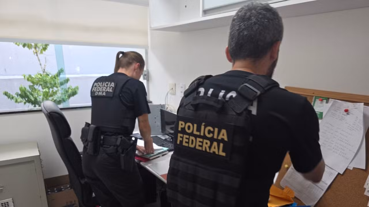 Operação da PF combate grupo que fornecia transporte e insumos para garimpo ilegal no AM