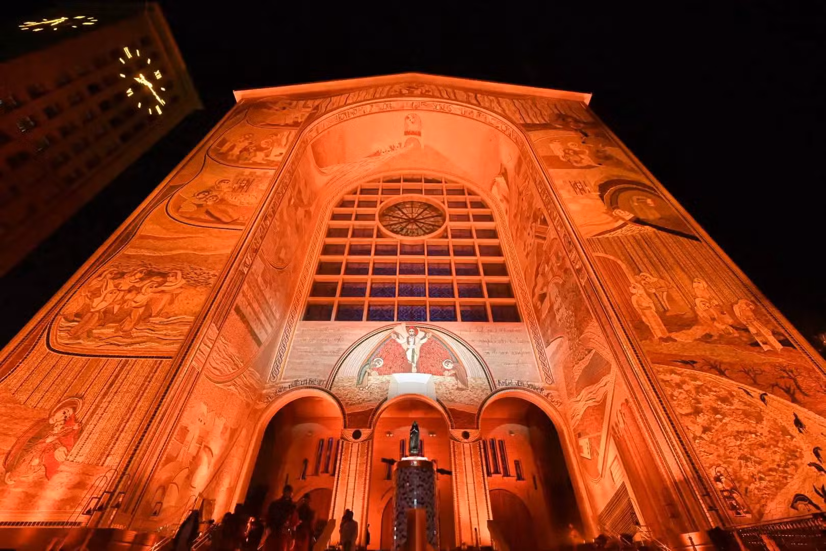 Santuário de Aparecida entrega última fachada da Basílica com mosaicos inspirados no Apocalipse
