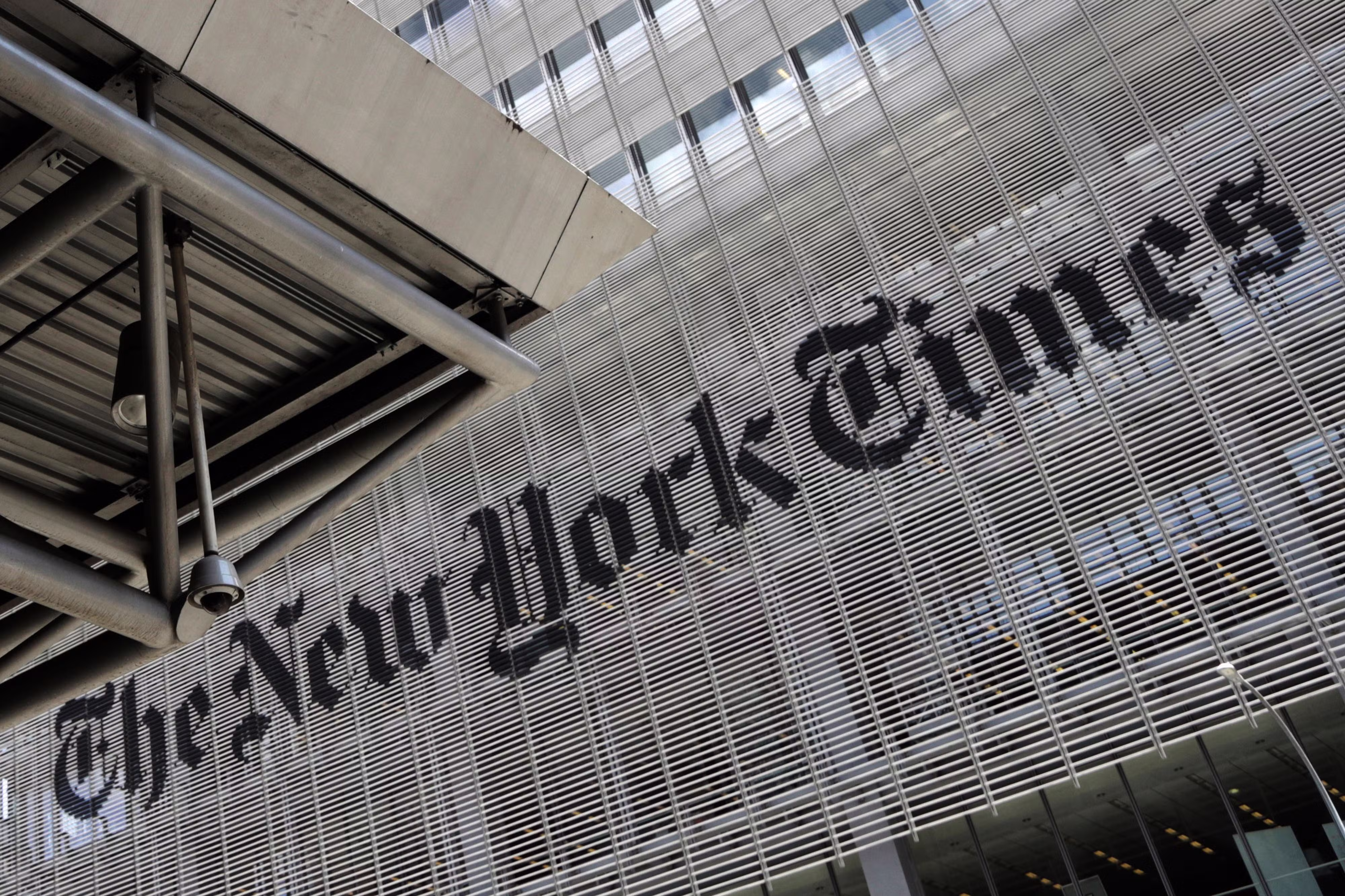 'New York Times' e outros jornais dos EUA pedem que Justiça puna OpenAI em disputa sobre direitos autorais