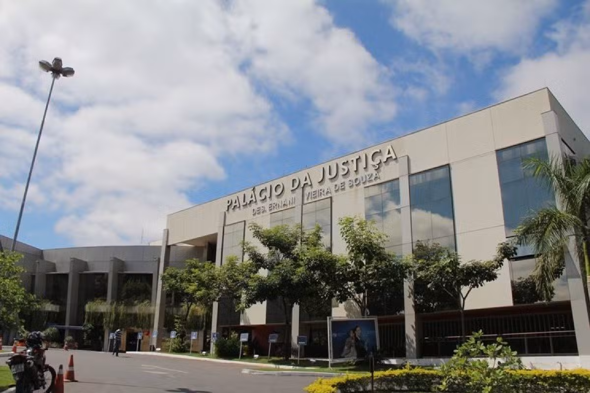 Justiça autoriza busca por bens da esposa de homem que deve pensão aos filhos há 15 anos