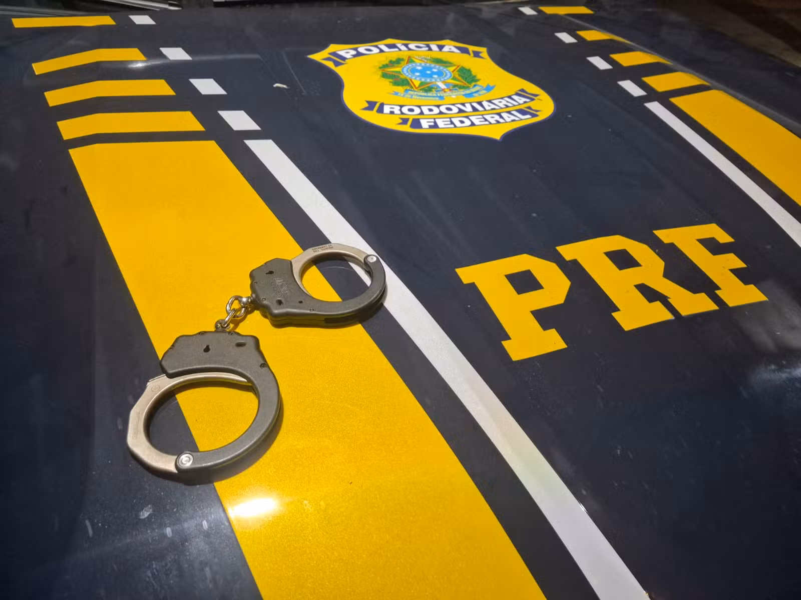 Colombiano é preso suspeito de tentar oferecer dinheiro a policiais durante fiscalização na BR