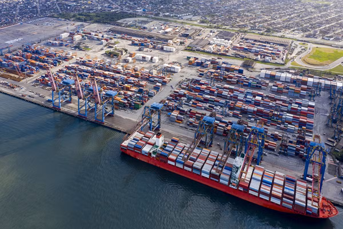 Tarifas dos EUA empurraram Brasil para outros parceiros comerciais, mas dependência chinesa preocupa