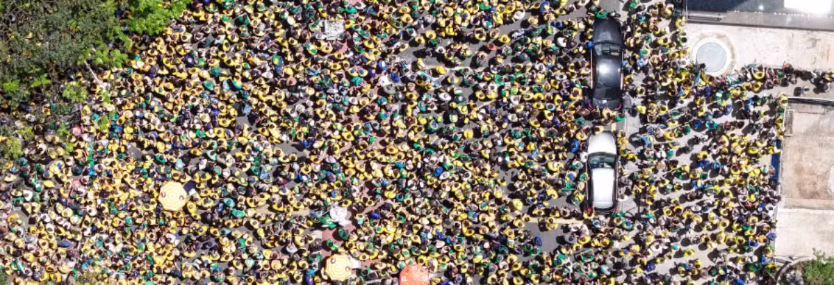 No ápice, ato de Flávio Bolsonaro na Paulista reúne 71,9 mil pessoas, segundo metodologia da USP