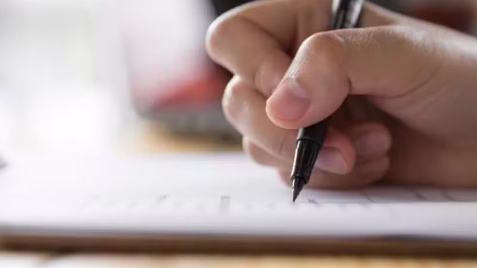 Concursos e seleções em PE reúnem empregos com salários de até R$ 35,8 mil; saiba como se inscrever
