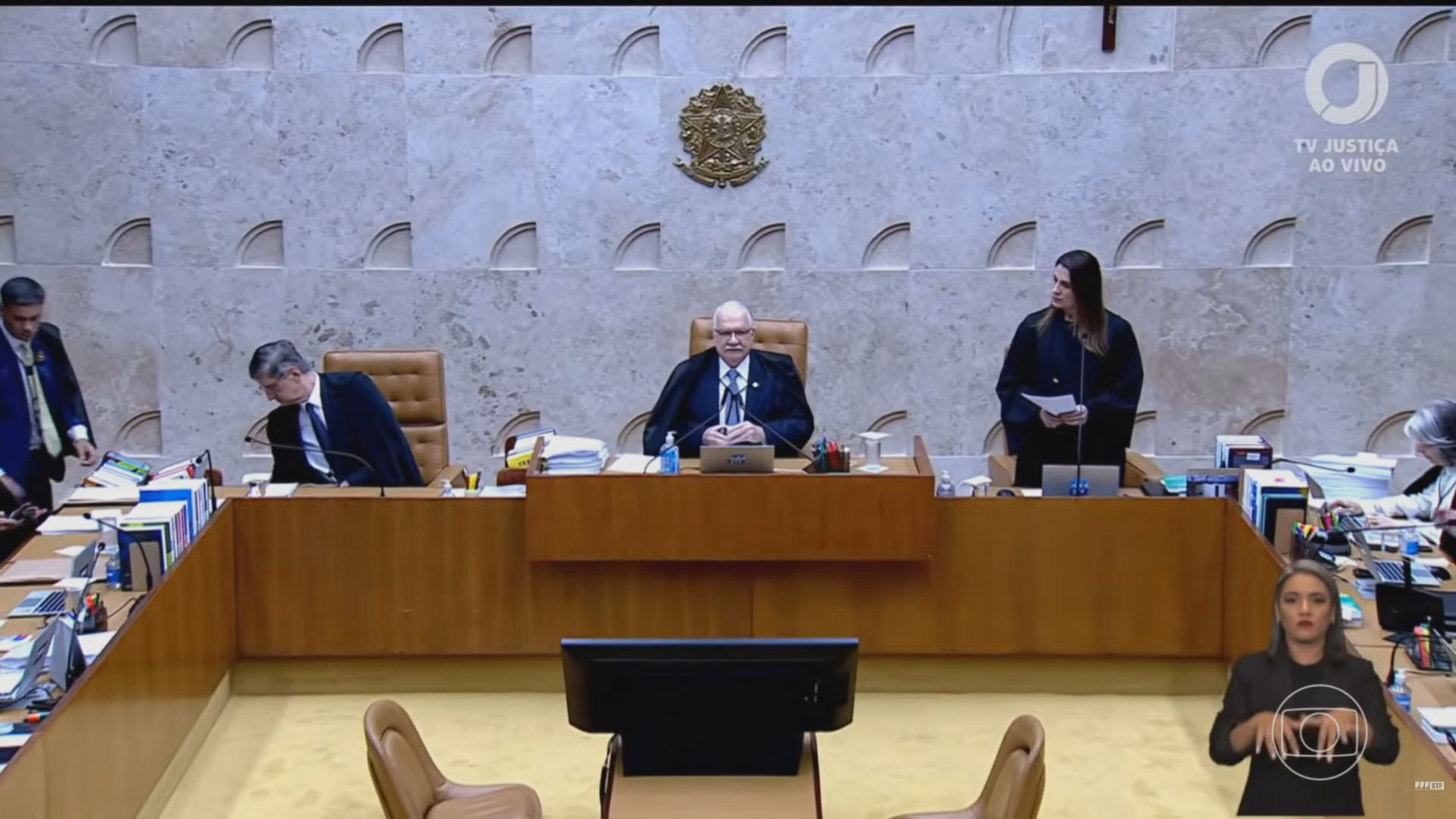Supremo Tribunal Federal: sessão é marcada por divergências sobre rito de julgamento