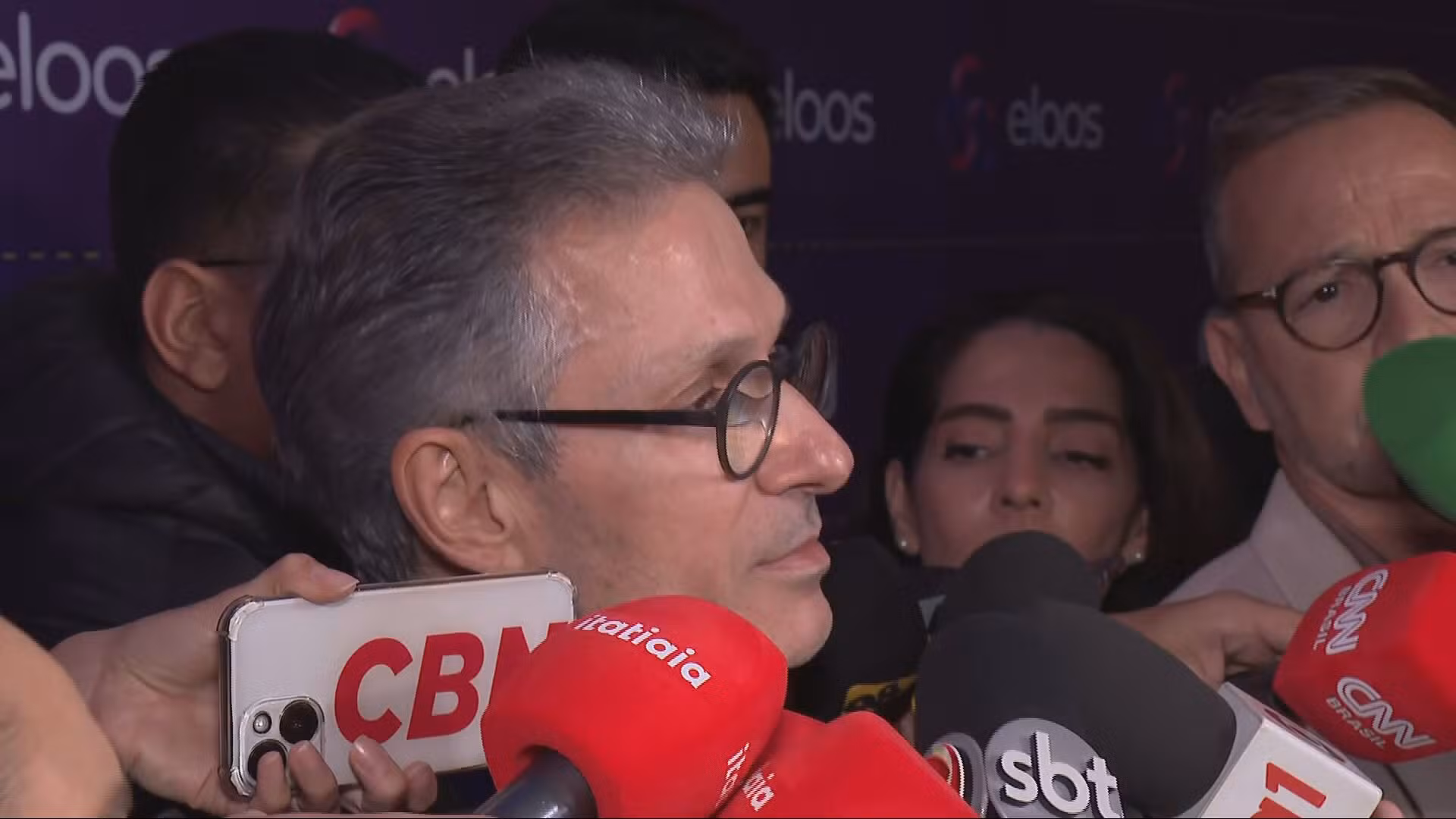 Caso Master: Zema diz que 'não volta atrás' sobre crítica a Flávio e que quem se aproximou do banqueiro 'tem que ser visto com reservas'