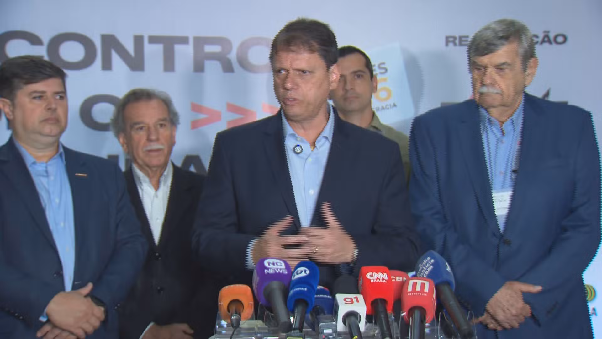 Tarcísio promete renovar benefício fiscal para transporte de cargas em SP e defende pedágio free flow