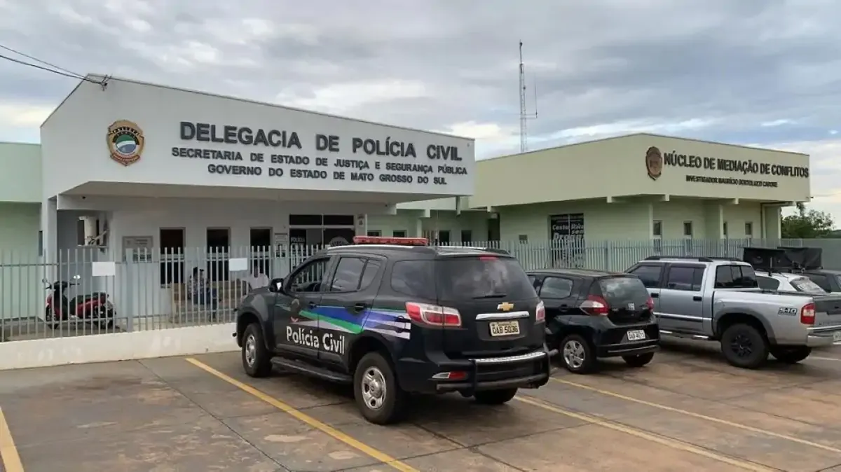 Mulher é encontrada morta em sofá após discussão e companheiro é preso em MS