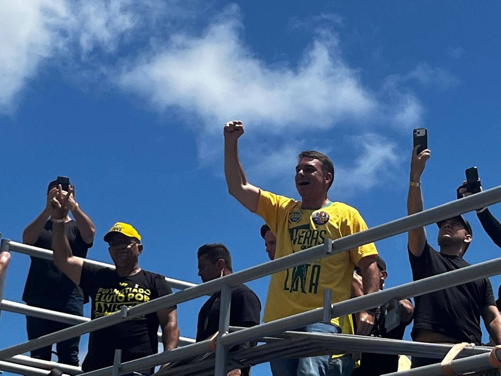 Flávio Bolsonaro acusa CNBB de fake news sobre Nossa Senhora