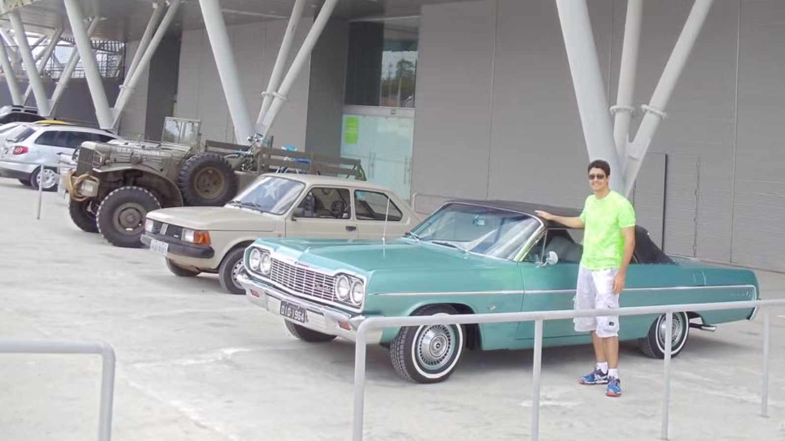 Mostra de carros antigos homenageia títulos do Brasil na Copa do Mundo; evento gratuito ocorre na Arena Castelão